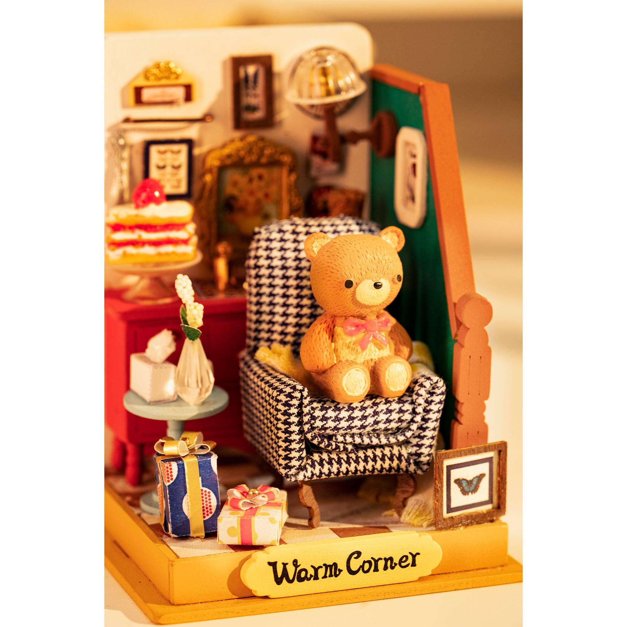 Rolife® Holiday Living Room DIY Miniature Kit